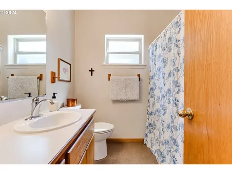 1287 Frogs Leap Lane Eugene OR 97404