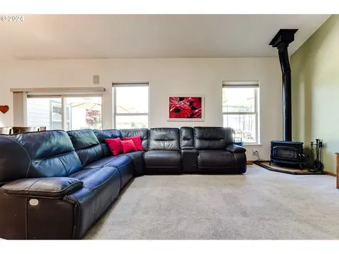 1287 Frogs Leap Lane Eugene OR 97404