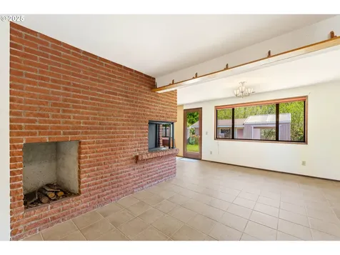 2527 Pine Street North Bend OR 97459