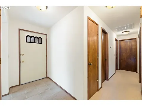 2527 Pine Street North Bend OR 97459