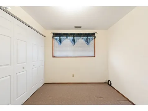 2527 Pine Street North Bend OR 97459