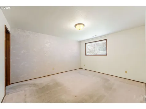 2527 Pine Street North Bend OR 97459
