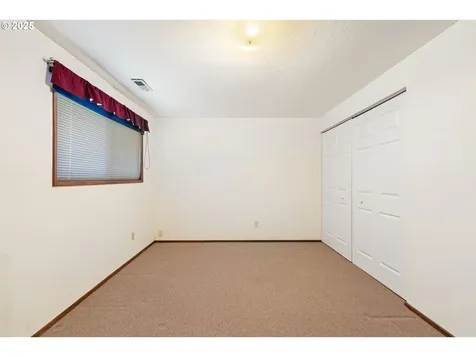 2527 Pine Street North Bend OR 97459