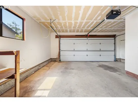 2527 Pine Street North Bend OR 97459