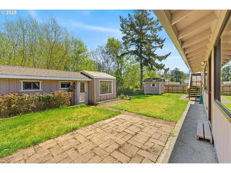 2527 Pine Street North Bend OR 97459