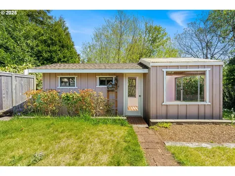 2527 Pine Street North Bend OR 97459