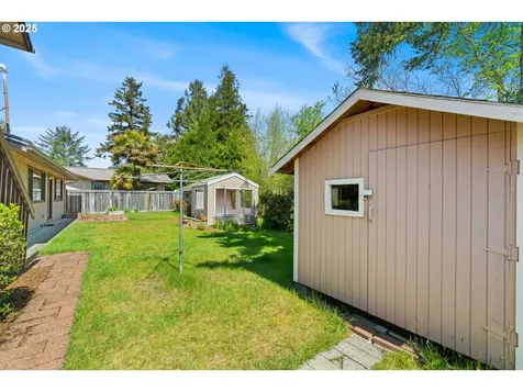 2527 Pine Street North Bend OR 97459