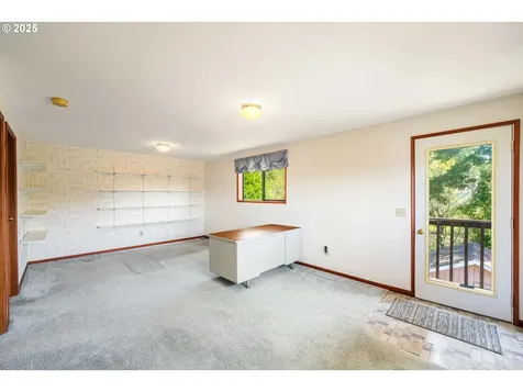2527 Pine Street North Bend OR 97459