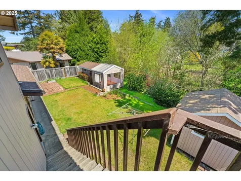2527 Pine Street North Bend OR 97459