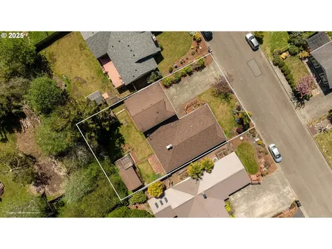 2527 Pine Street North Bend OR 97459