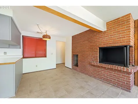 2527 Pine Street North Bend OR 97459