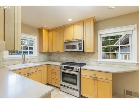 3890 Sw 94th Avenue Portland OR 97225