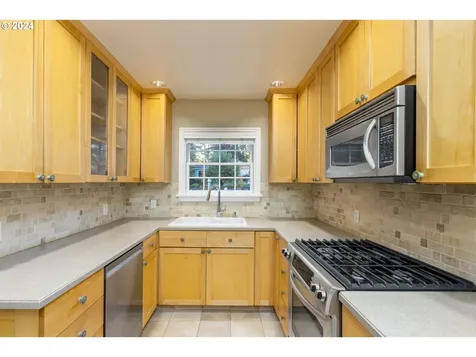 3890 Sw 94th Avenue Portland OR 97225