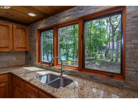 2211 Whistlers Park Road Roseburg OR 97470