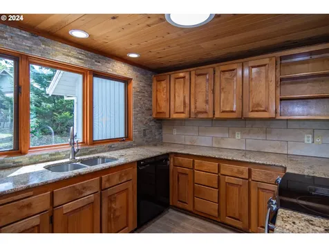 2211 Whistlers Park Road Roseburg OR 97470