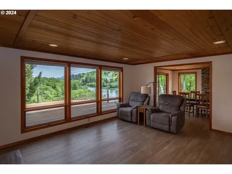 2211 Whistlers Park Road Roseburg OR 97470
