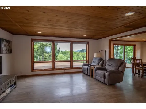 2211 Whistlers Park Road Roseburg OR 97470