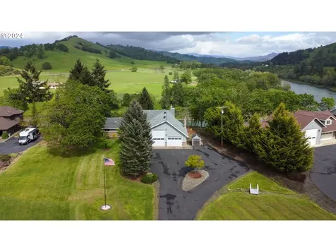 2211 Whistlers Park Road Roseburg OR 97470