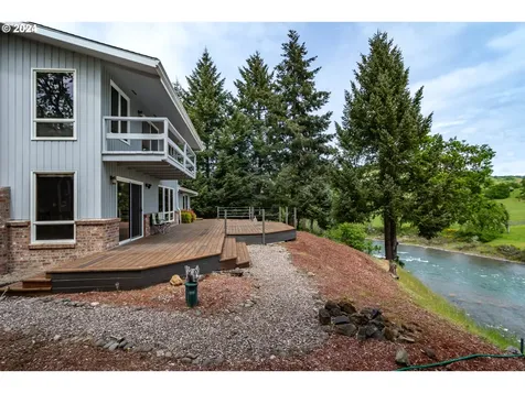 2211 Whistlers Park Road Roseburg OR 97470