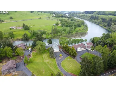 2211 Whistlers Park Road Roseburg OR 97470