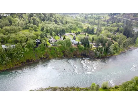 2211 Whistlers Park Road Roseburg OR 97470