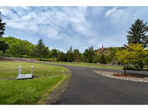 2211 Whistlers Park Road Roseburg OR 97470