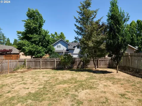 1223 E Sunset Drive Newberg OR 97132