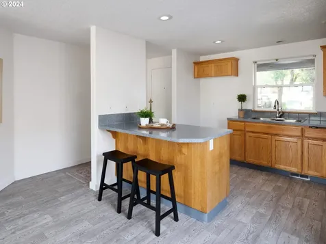 1223 E Sunset Drive Newberg OR 97132