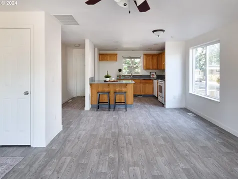 1223 E Sunset Drive Newberg OR 97132