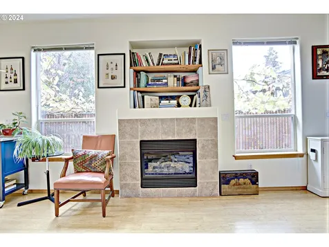 5532 SE Lafayette Street Portland OR 97206