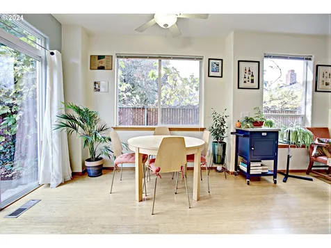 5532 SE Lafayette Street Portland OR 97206