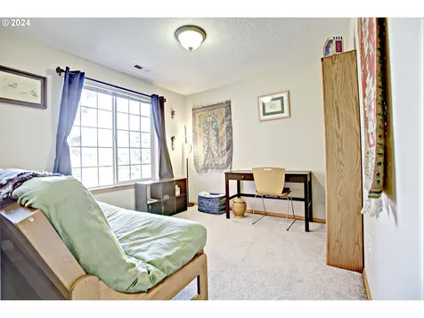 5532 SE Lafayette Street Portland OR 97206
