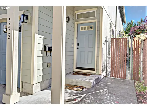 5532 SE Lafayette Street Portland OR 97206