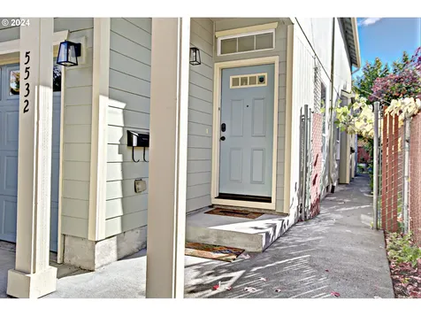 5532 SE Lafayette Street Portland OR 97206