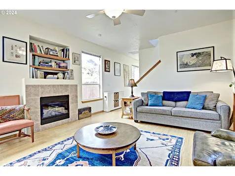 5532 SE Lafayette Street Portland OR 97206