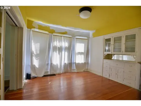 3957 N Colonial Avenue Portland OR 97227