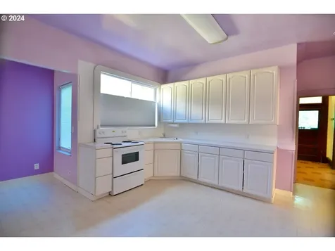 3957 N Colonial Avenue Portland OR 97227
