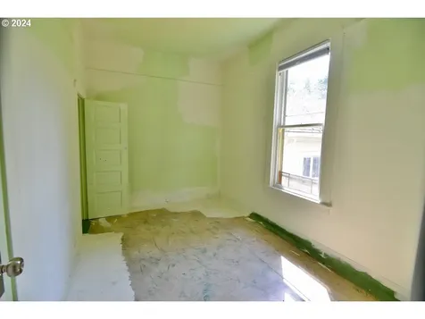 3957 N Colonial Avenue Portland OR 97227
