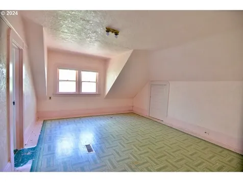 3957 N Colonial Avenue Portland OR 97227