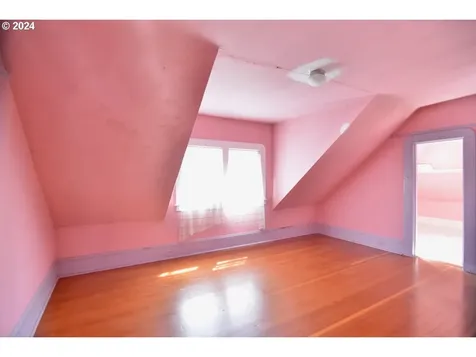 3957 N Colonial Avenue Portland OR 97227