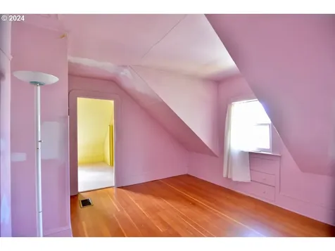 3957 N Colonial Avenue Portland OR 97227