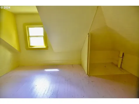 3957 N Colonial Avenue Portland OR 97227