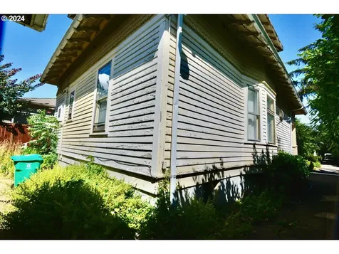 3957 N Colonial Avenue Portland OR 97227