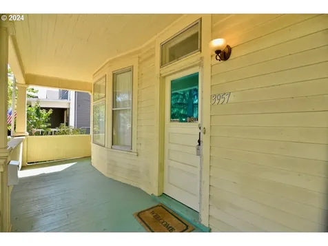 3957 N Colonial Avenue Portland OR 97227