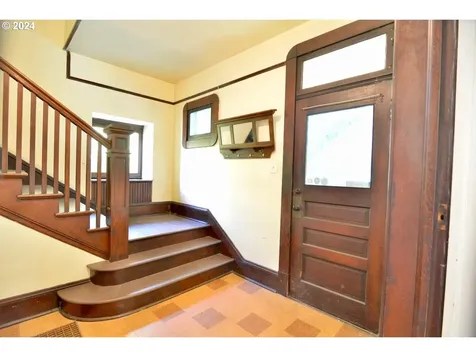 3957 N Colonial Avenue Portland OR 97227
