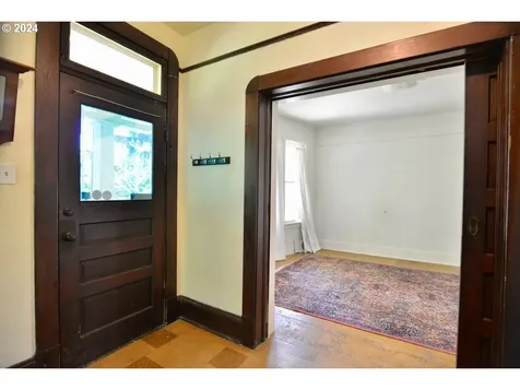 3957 N Colonial Avenue Portland OR 97227