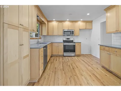 16841 SE Franklin Street Portland OR 97236