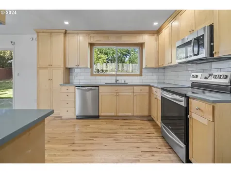16841 SE Franklin Street Portland OR 97236