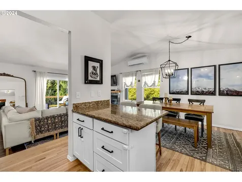 5822 SW Multnomah Boulevard Portland OR 97219