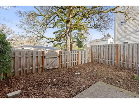8821 SW Thorn Street Portland OR 97223